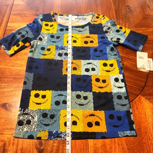 Women's LuLaRoe Disney Nightmare Before Christmas Shirt Size Small - Picture 2 of 7